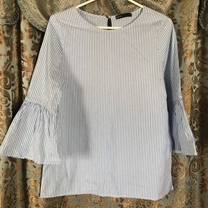 Gibson blue stripe ruffle sleeve blouse